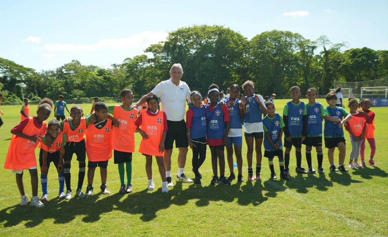 Programa-FIFA-Football-for-Schools-Republica-Dominicana