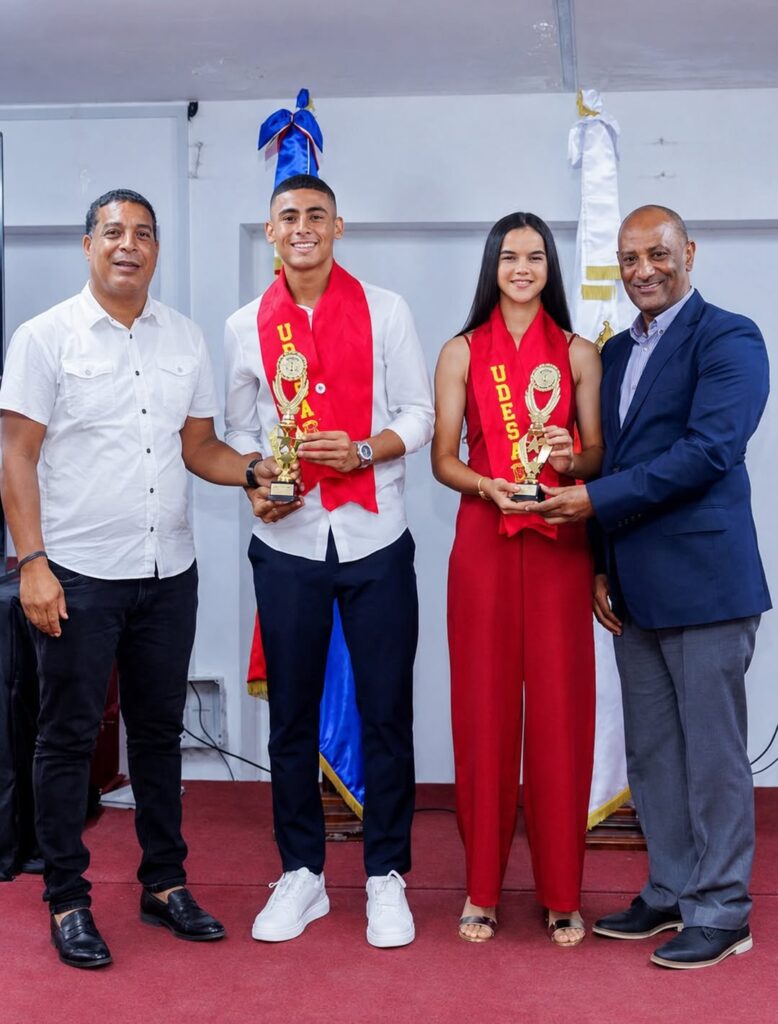 Gía Marie Fernández y Miguel Alejandro Muñoz destacan en fútbol durante la XVII Gala Panchón Tejada de Unión Deportiva de Santiago (UDESA)