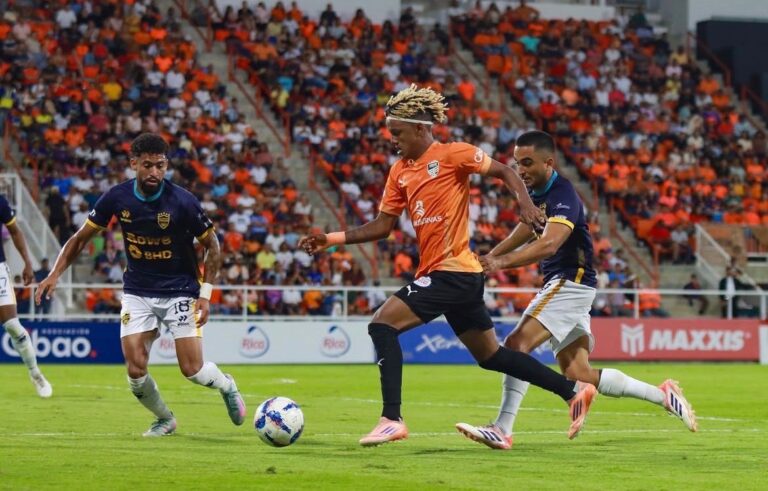 Momento del juego semifinal entre Cibao FC y club Atlético Pantoja